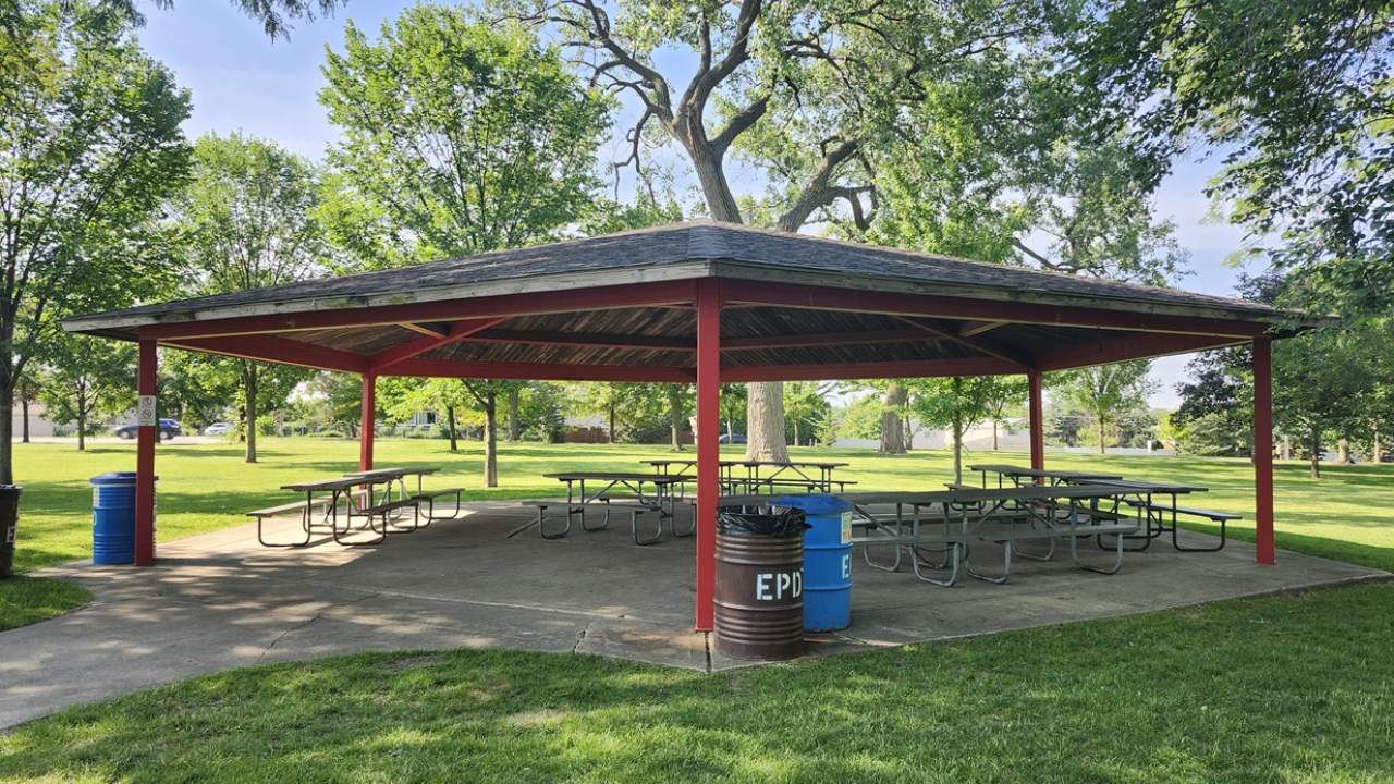Picnic shelter Butterfield Park
