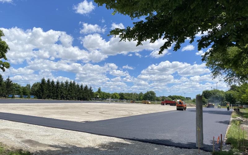 Asphalt installation on tennis courts