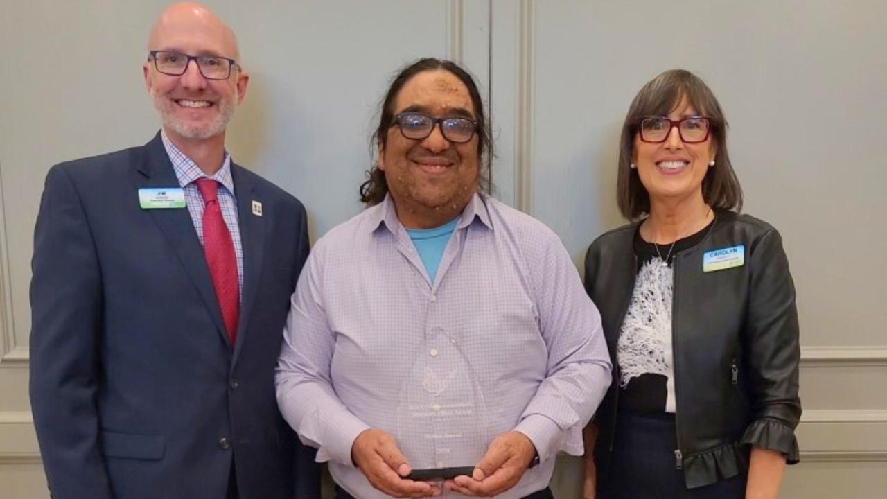 Elmhurst Park District receives award for its long-time partnership with the Ray Graham Association