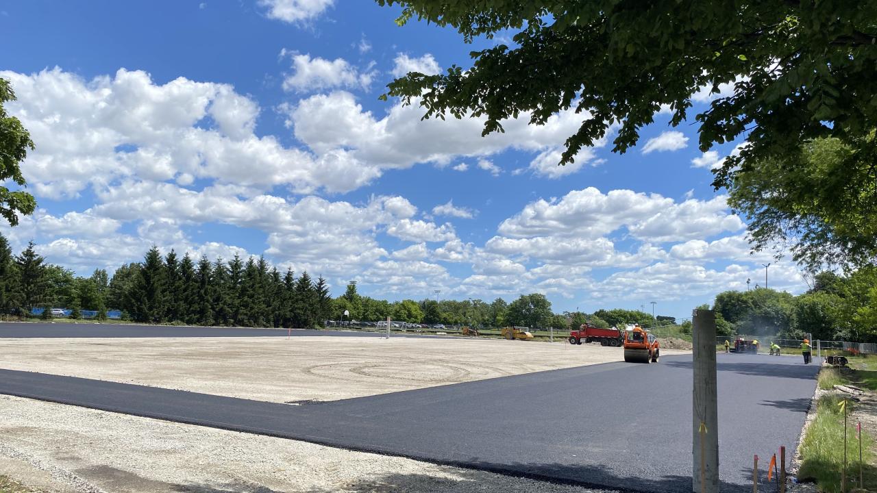 Asphalt installation on tennis courts